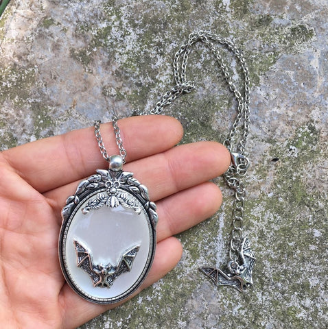 'The Vampire' Necklace